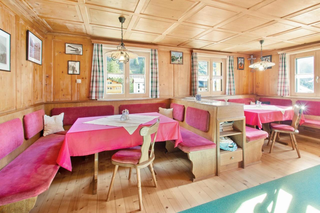 Haus Berghof Bed and Breakfast Schröcken Buitenkant foto