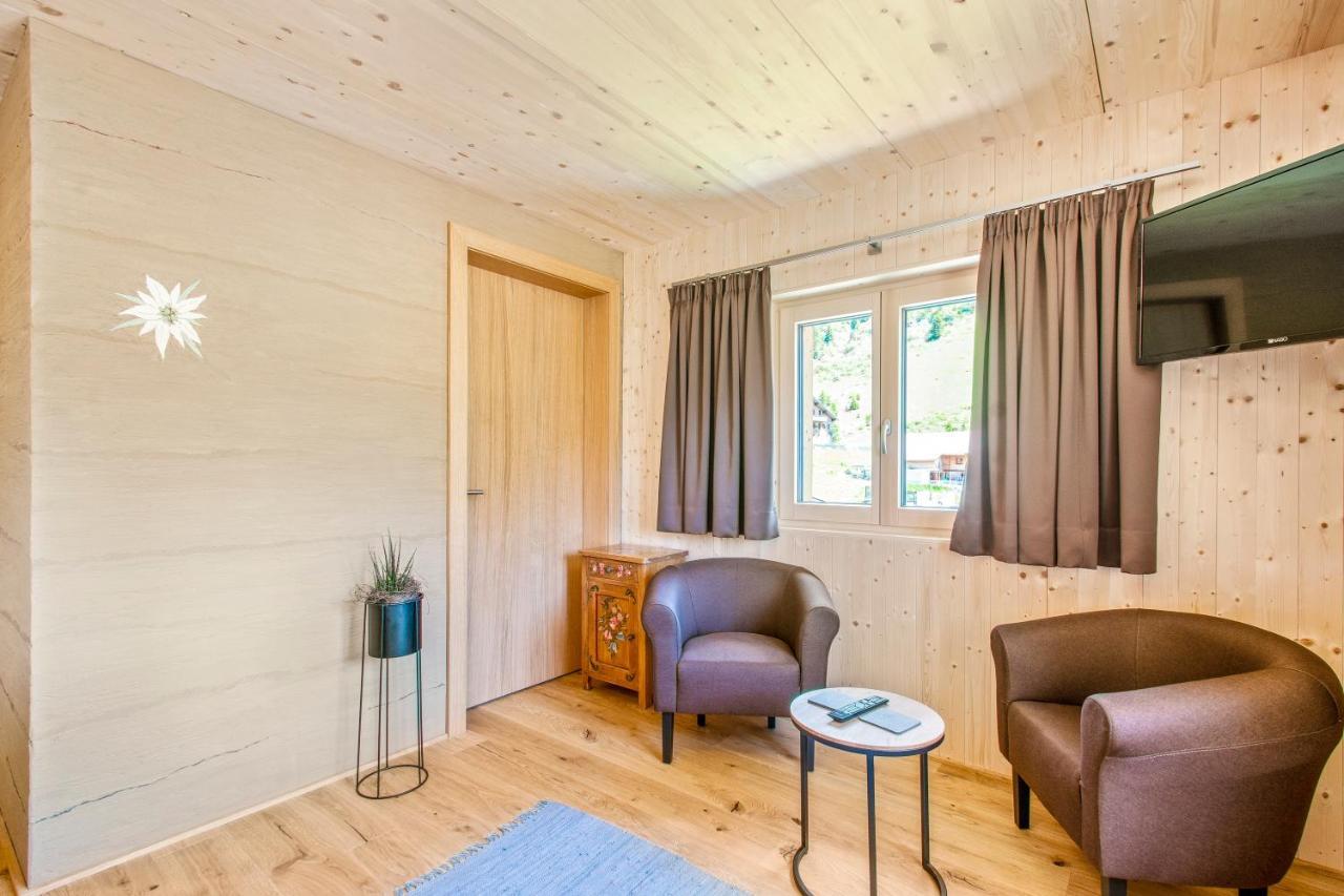 Haus Berghof Bed and Breakfast Schröcken Buitenkant foto