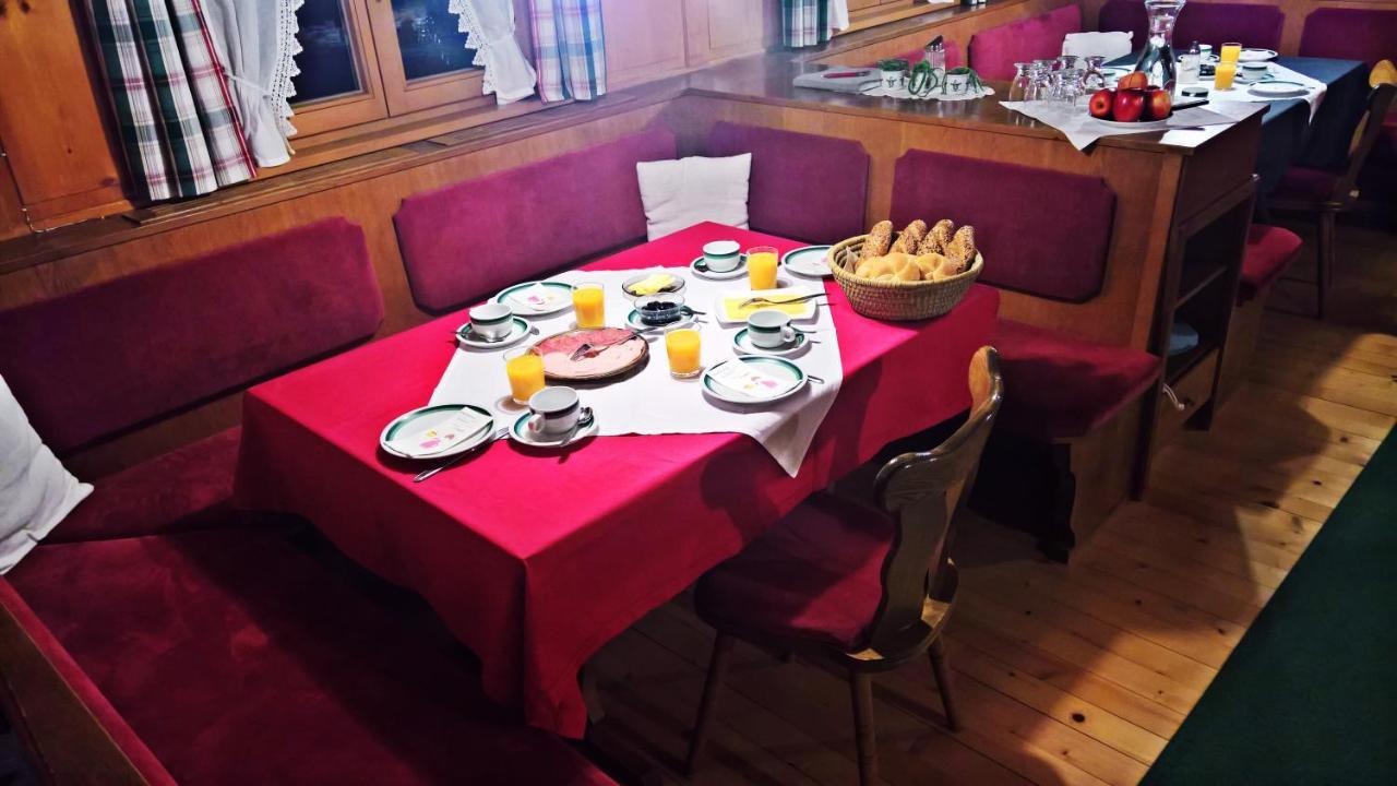 Haus Berghof Bed and Breakfast Schröcken Buitenkant foto